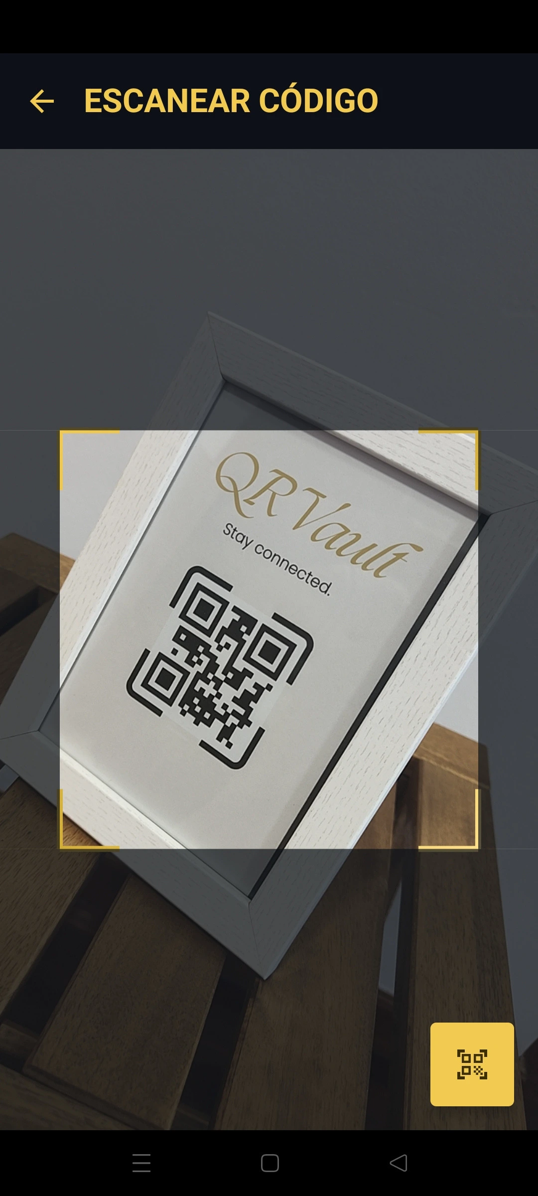 Escáner de QRVault listo para leer códigos QR y de barras con la cámara